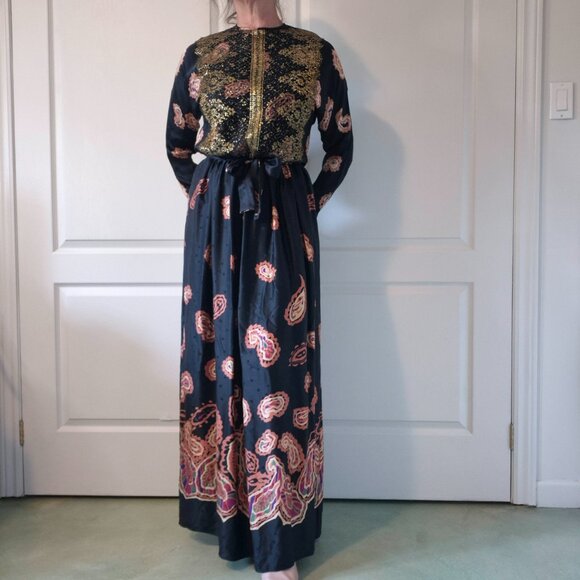 Vintage Black Silk 70s Paisley Maxi Dress w/ Lace | Vintage 10 / M - Picture 7 of 9